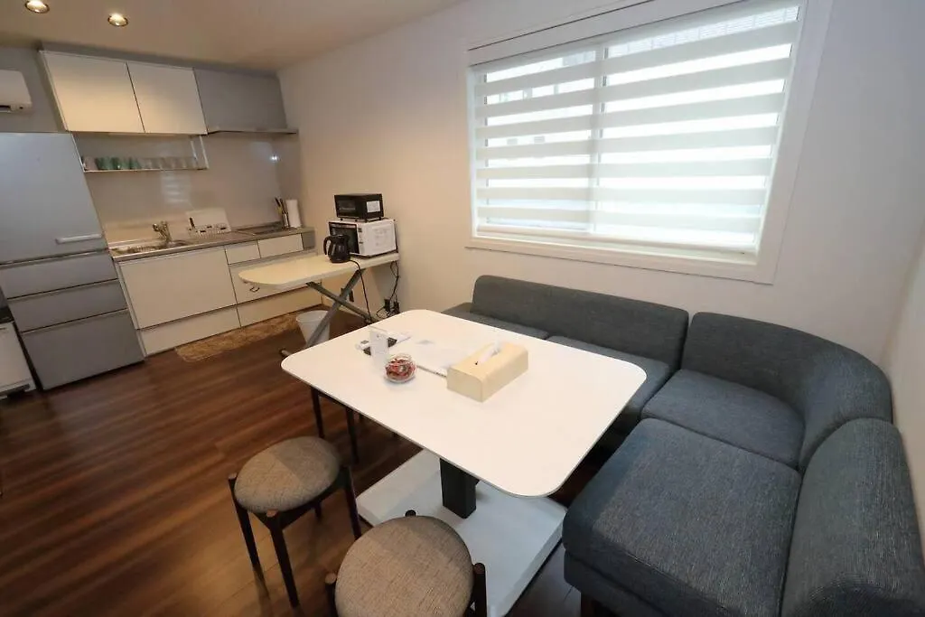 White Crystal Roomb Fukuoka