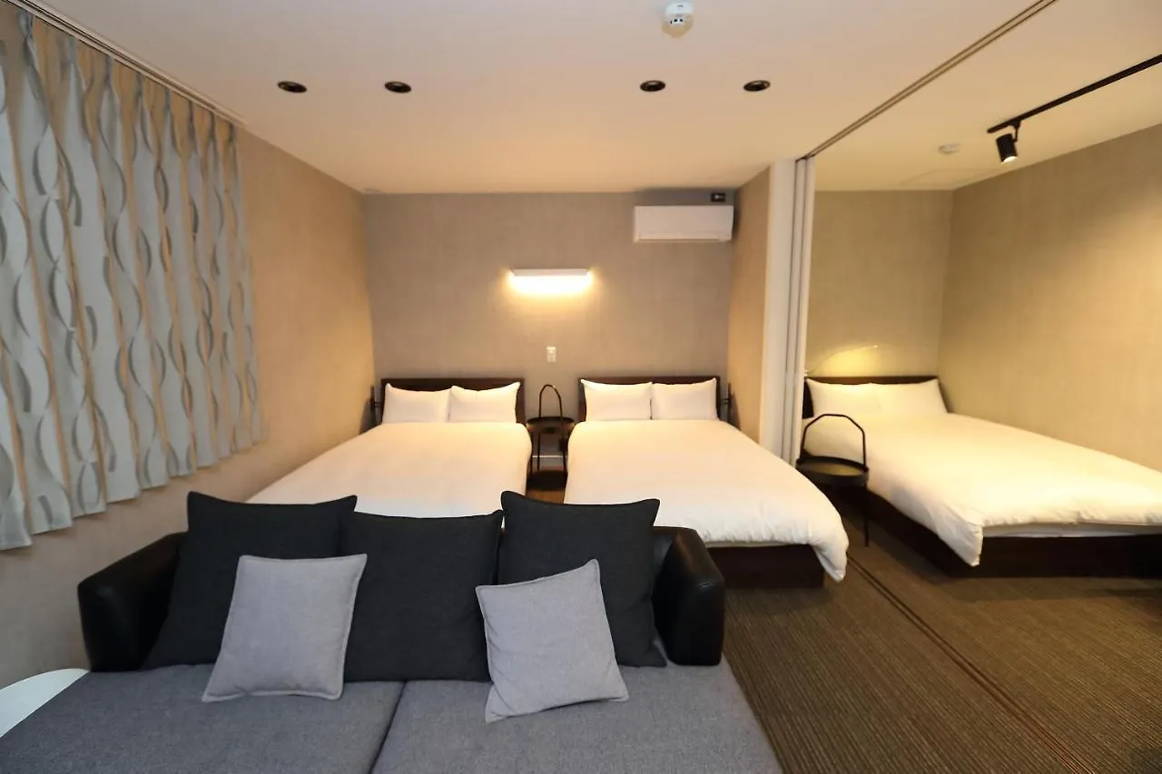 White Crystal Roomb Fukuoka  0*, Fukuoka (Fukuoka)