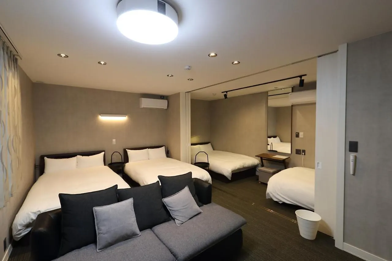 White Crystal Roomb Fukuoka  Lägenhet